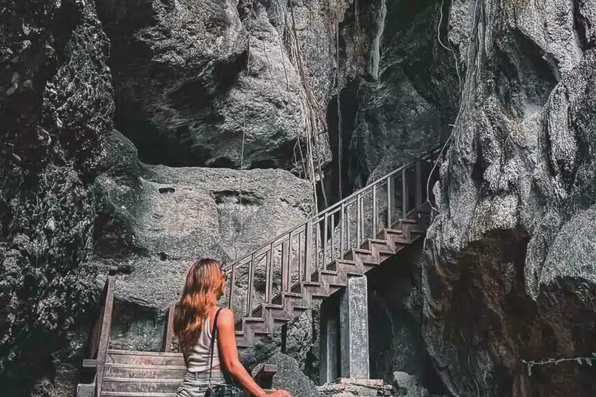 GOA BATU CERMIN Day Tour Komodo